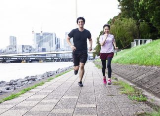 couple running and have good running form