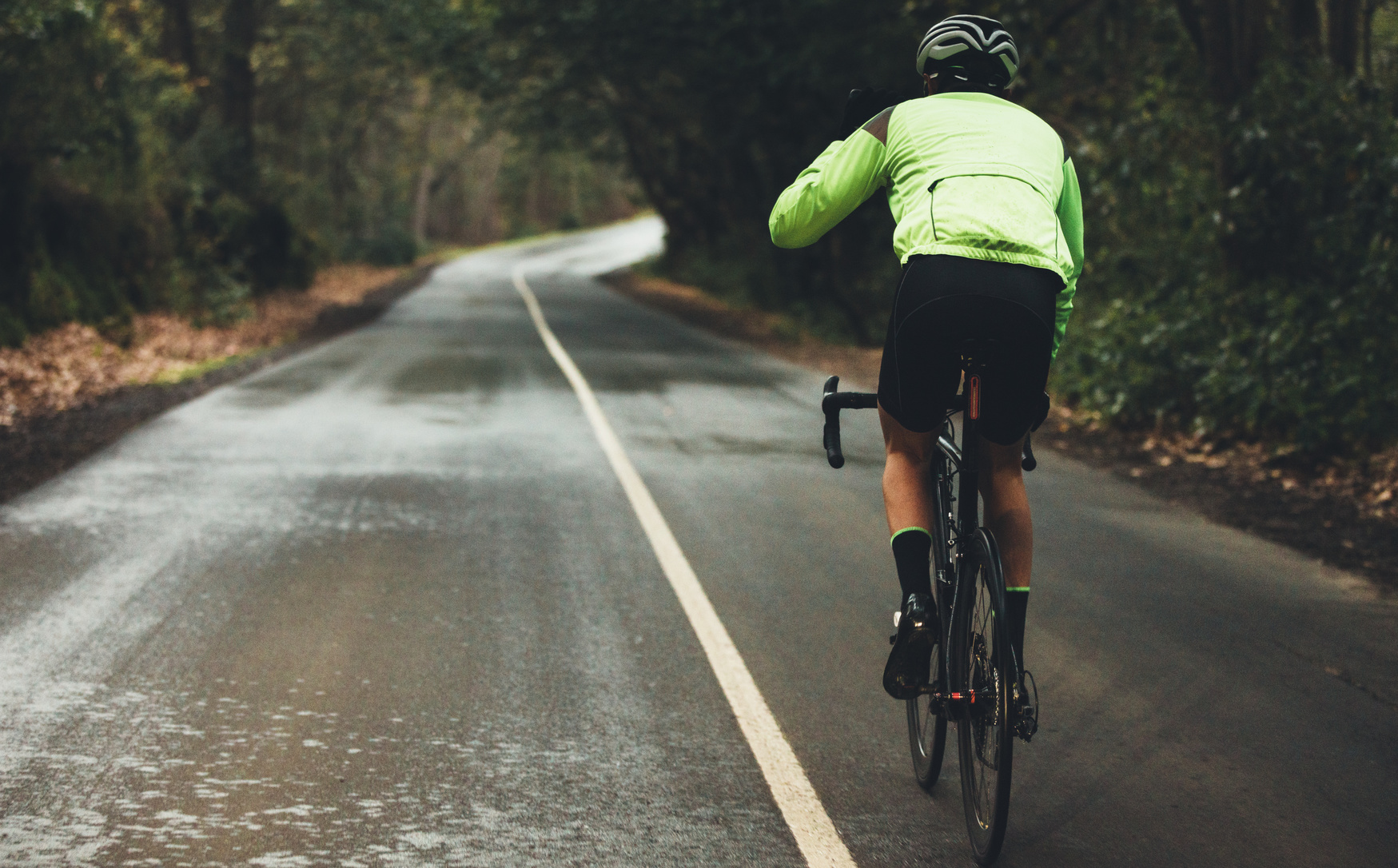 runner doing cycling workout