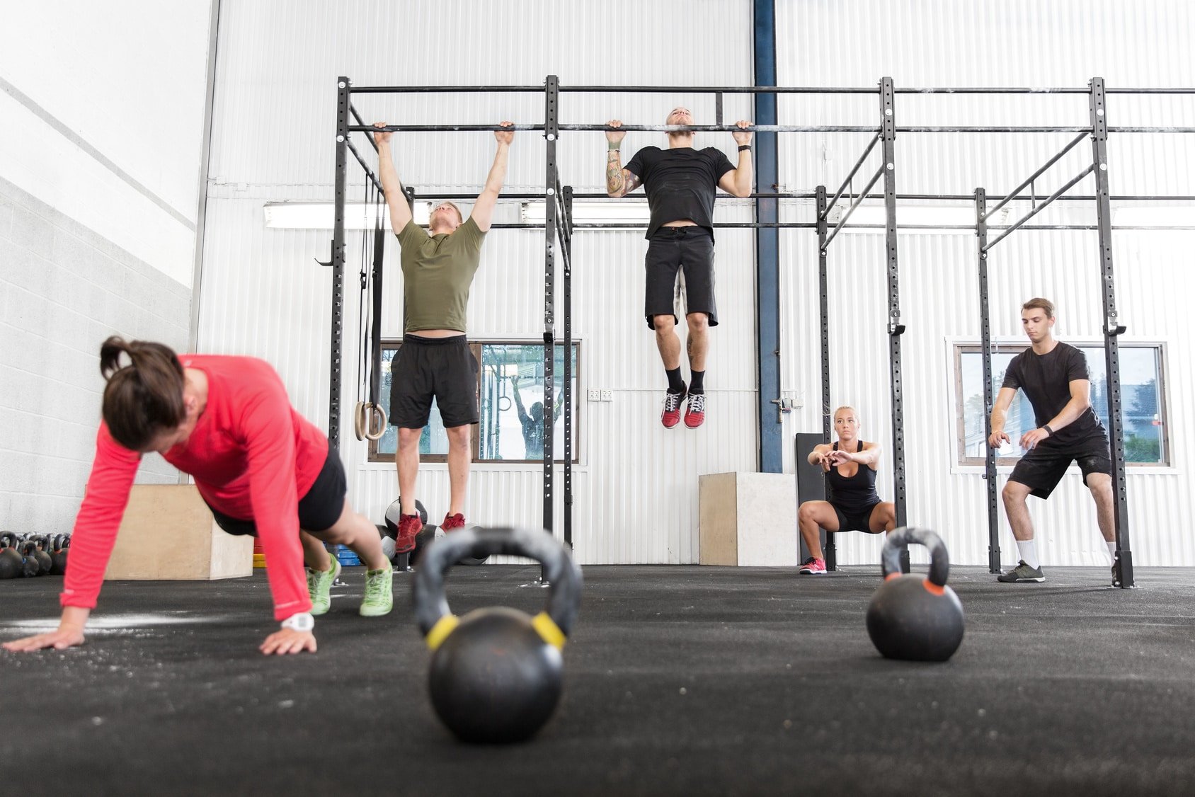 runners doing WODS in a crossfit gym BOX