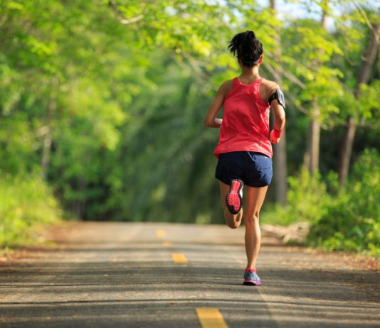 woman starting a run